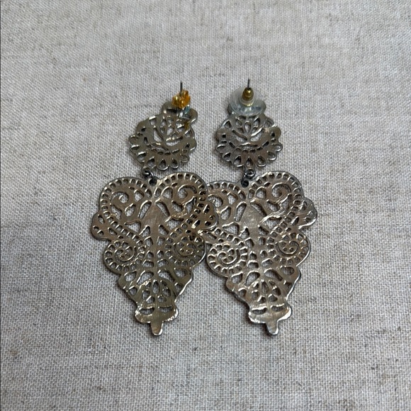 Elegant Gold Filigree Earrings - Picture 2 of 2